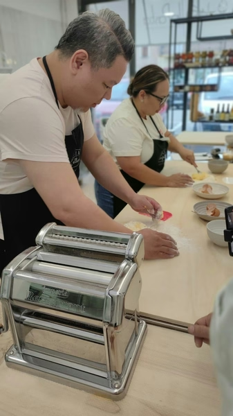Making tortelloni